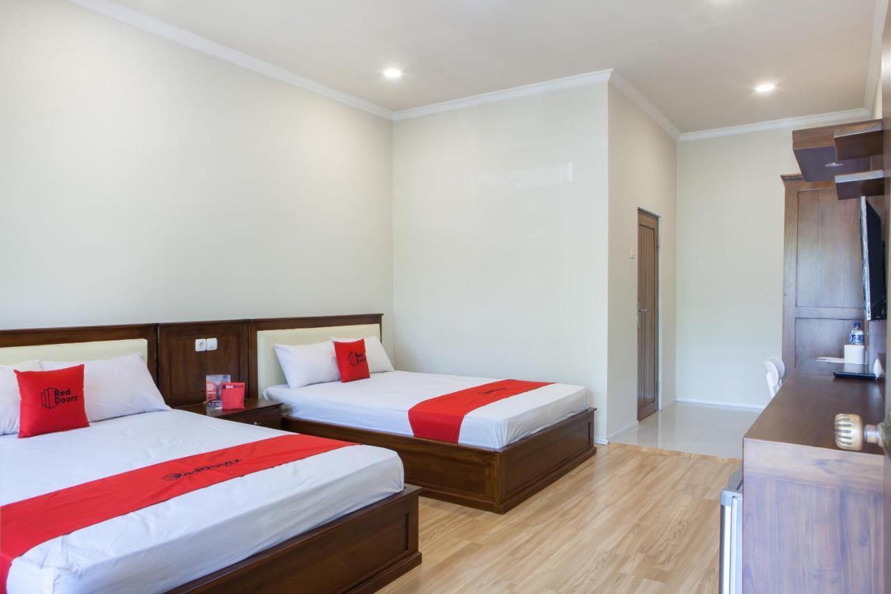 Reddoorz Plus Near Mall Roxy Banyuwangi Banyuwangi (East Java) Exterior foto