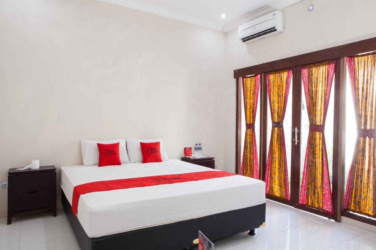 Reddoorz Plus Near Mall Roxy Banyuwangi Banyuwangi (East Java) Exterior foto