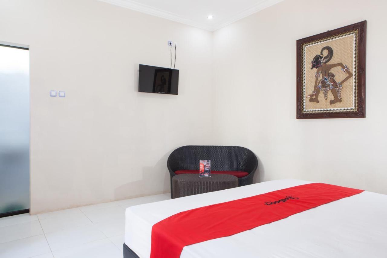 Reddoorz Plus Near Mall Roxy Banyuwangi Banyuwangi (East Java) Exterior foto