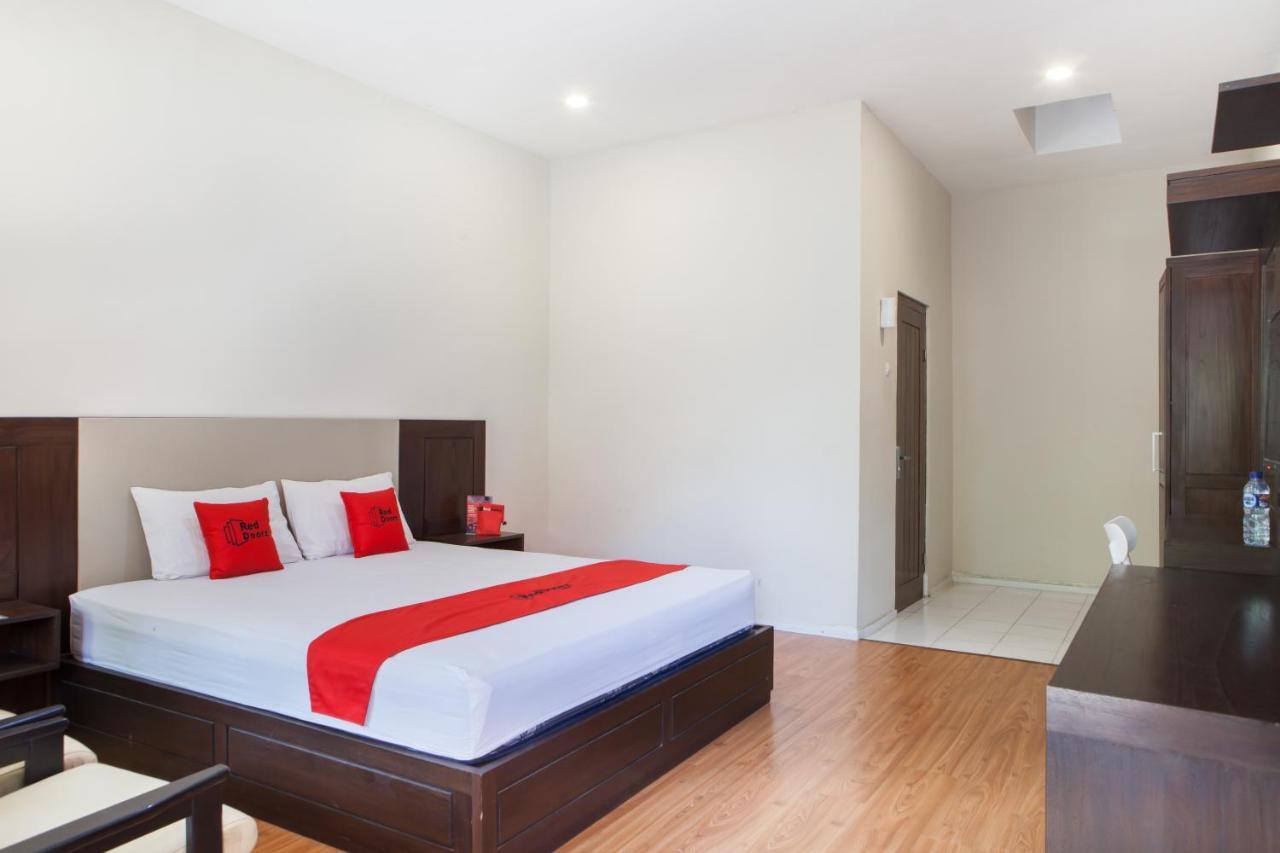Reddoorz Plus Near Mall Roxy Banyuwangi Banyuwangi (East Java) Exterior foto