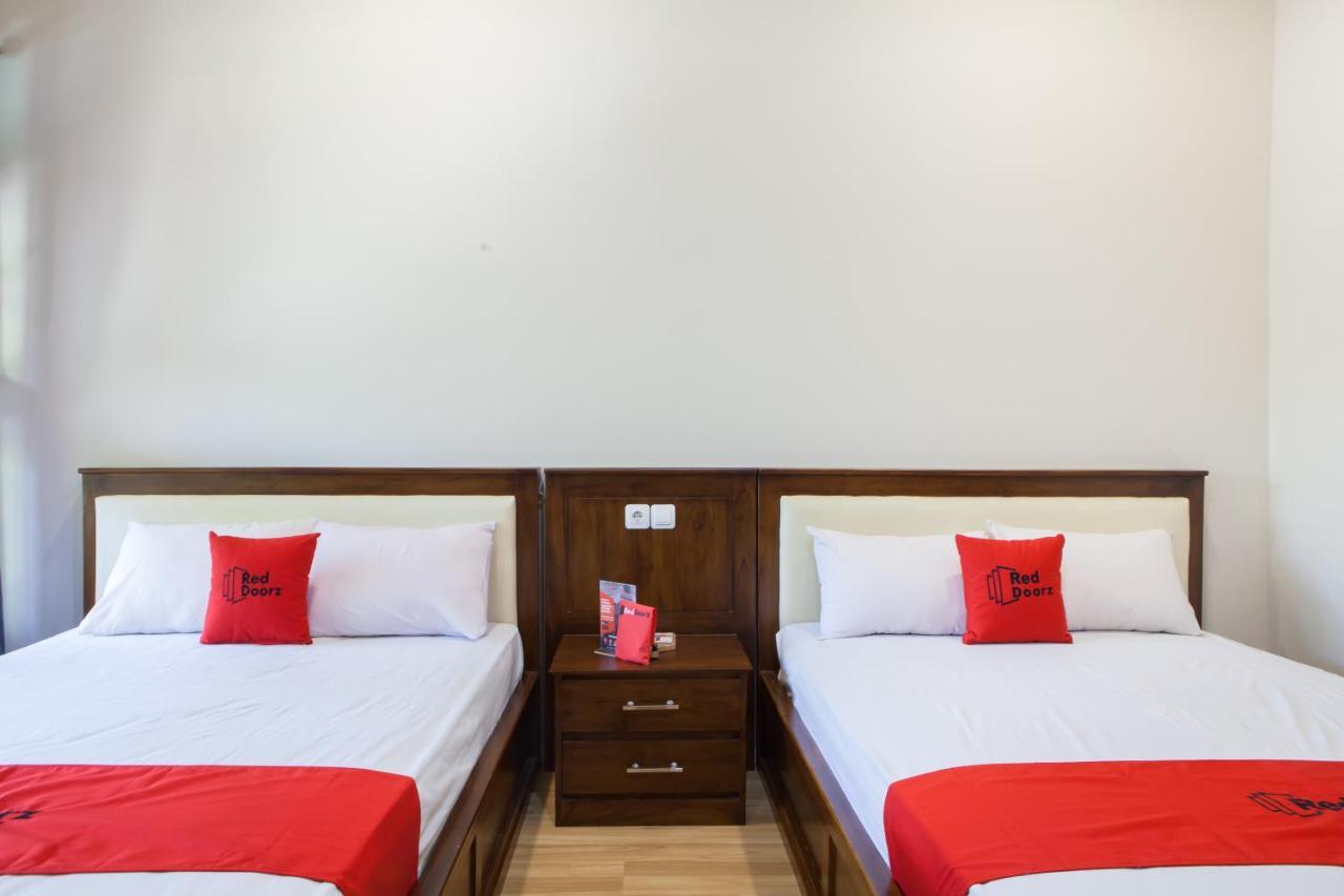 Reddoorz Plus Near Mall Roxy Banyuwangi Banyuwangi (East Java) Exterior foto