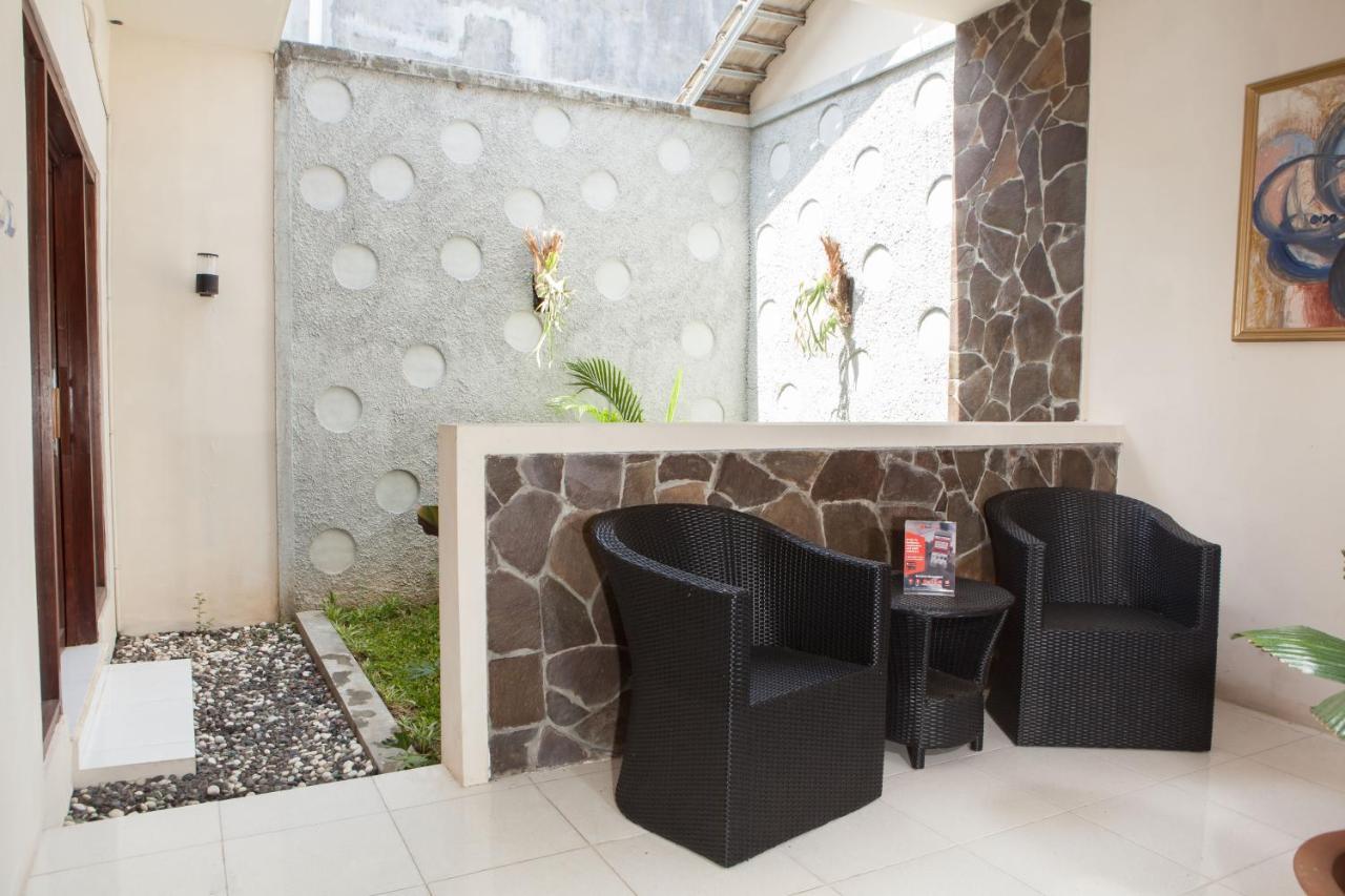 Reddoorz Plus Near Mall Roxy Banyuwangi Banyuwangi (East Java) Exterior foto