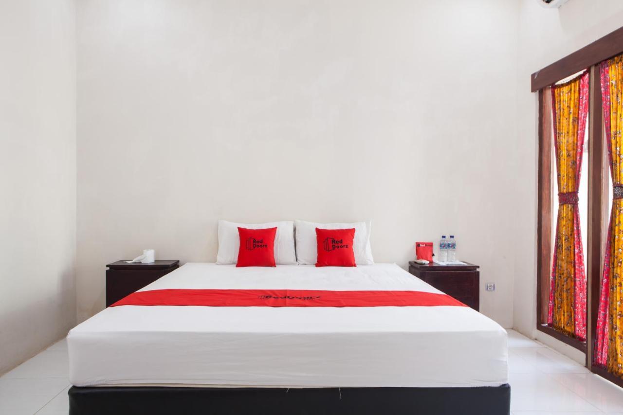 Reddoorz Plus Near Mall Roxy Banyuwangi Banyuwangi (East Java) Exterior foto