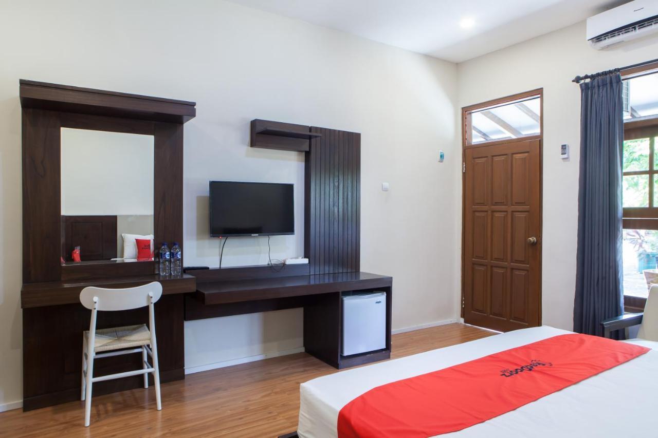 Reddoorz Plus Near Mall Roxy Banyuwangi Banyuwangi (East Java) Exterior foto