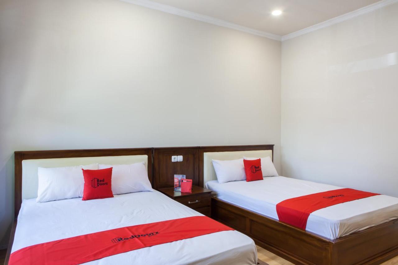 Reddoorz Plus Near Mall Roxy Banyuwangi Banyuwangi (East Java) Exterior foto